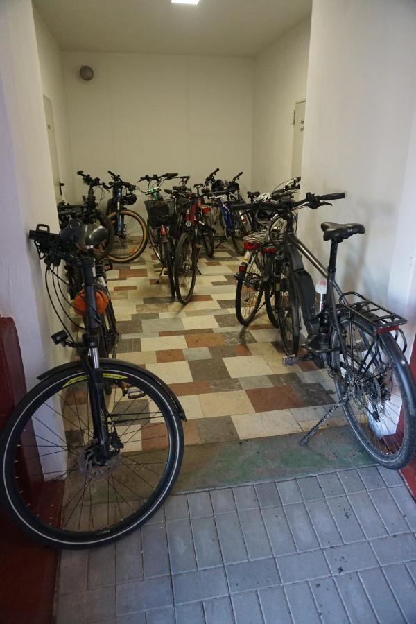 וארן Hotel Am Bahnhof מראה חיצוני תמונה