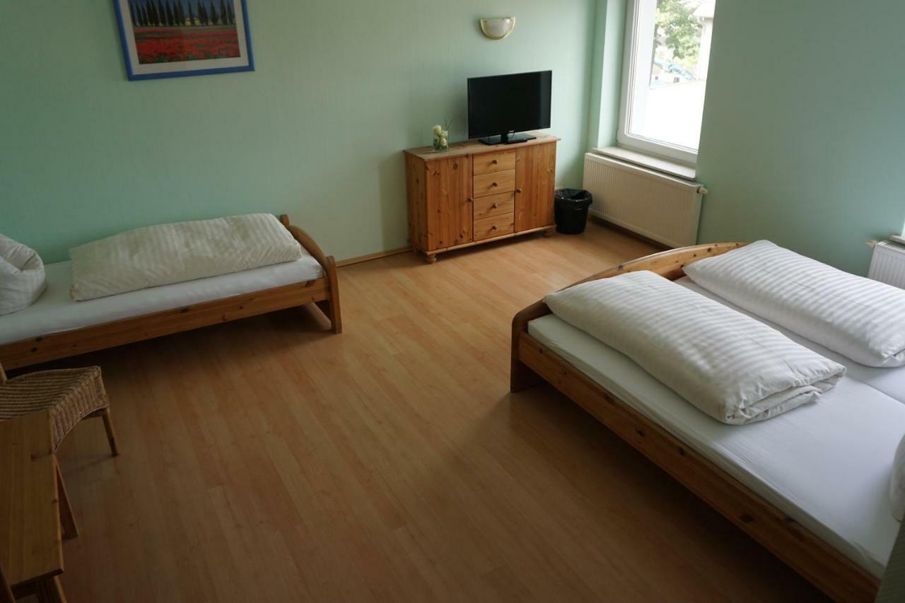 וארן Hotel Am Bahnhof מראה חיצוני תמונה