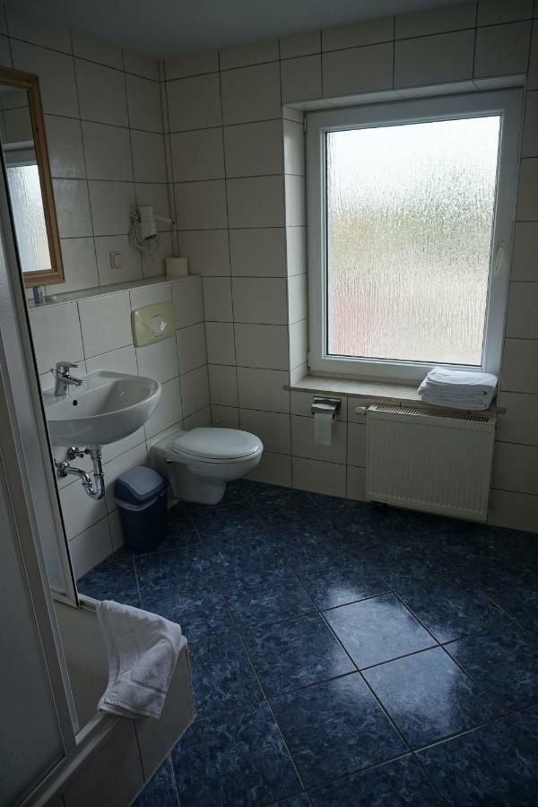 וארן Hotel Am Bahnhof מראה חיצוני תמונה