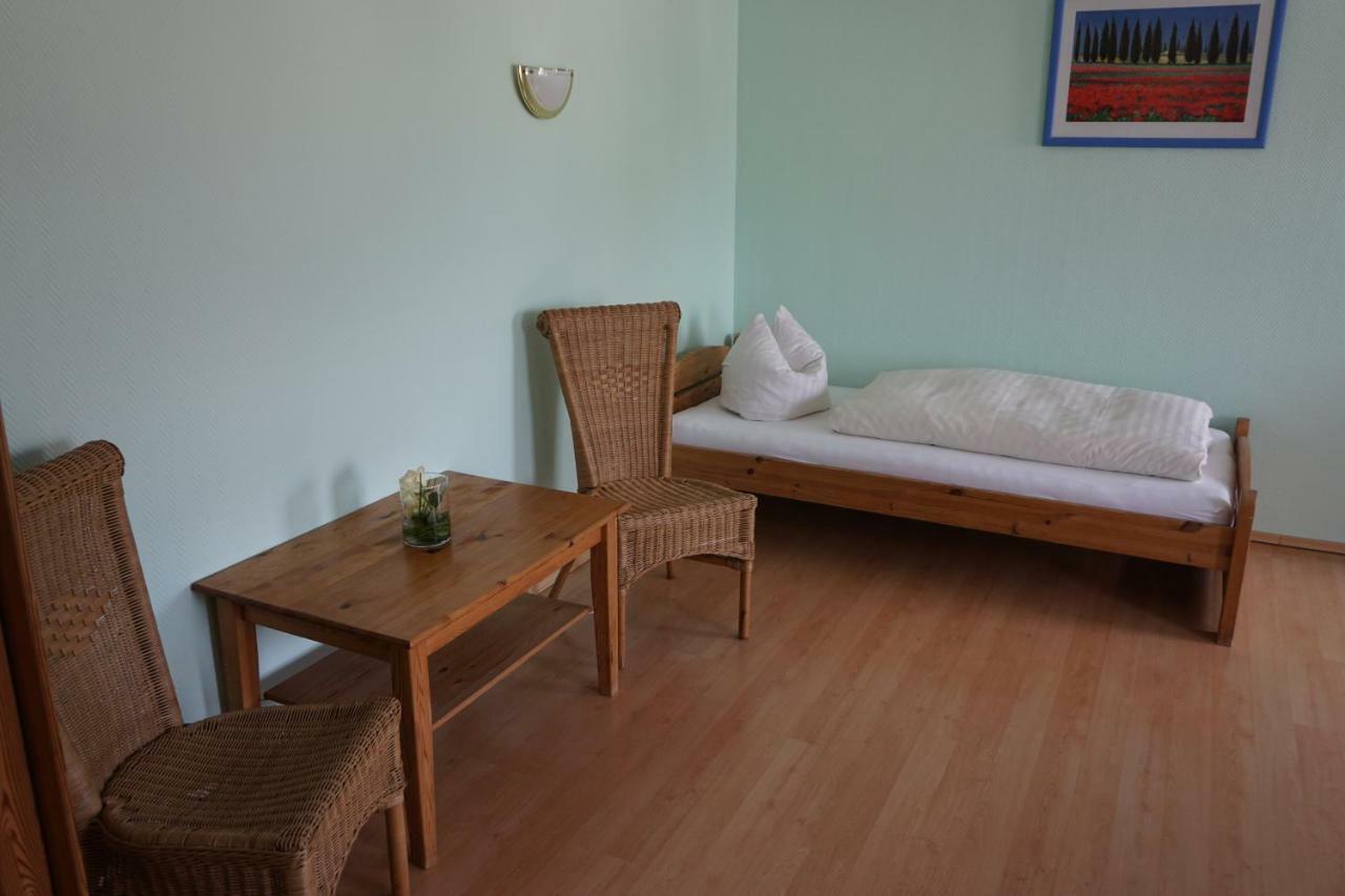 וארן Hotel Am Bahnhof מראה חיצוני תמונה