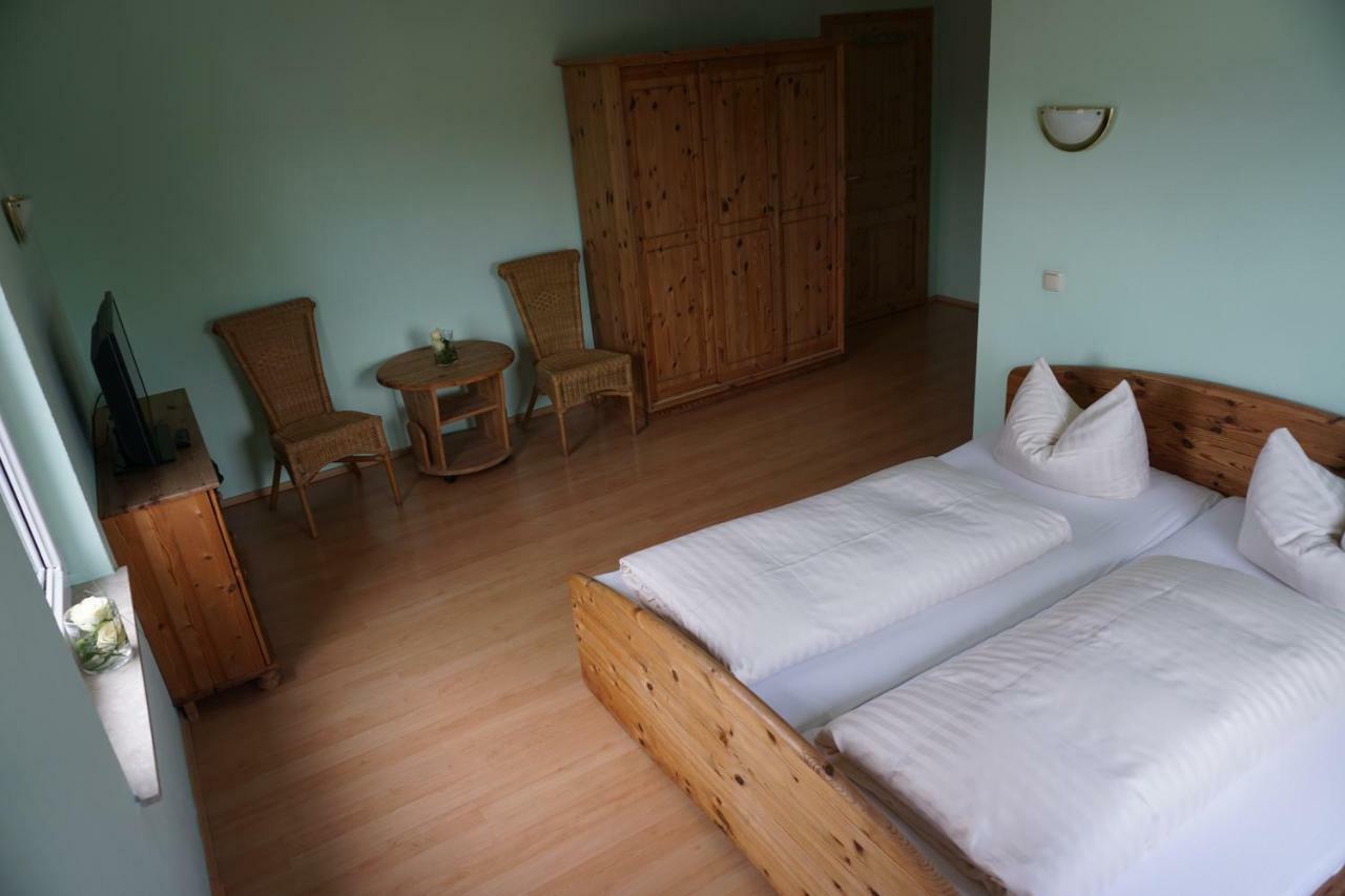 וארן Hotel Am Bahnhof מראה חיצוני תמונה